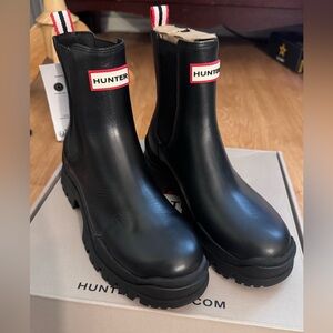 Women's Winica Chelsea Booties